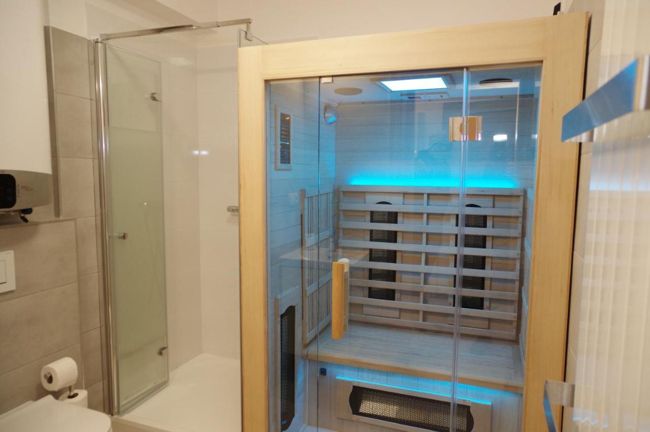 Apartma 11 דירה *